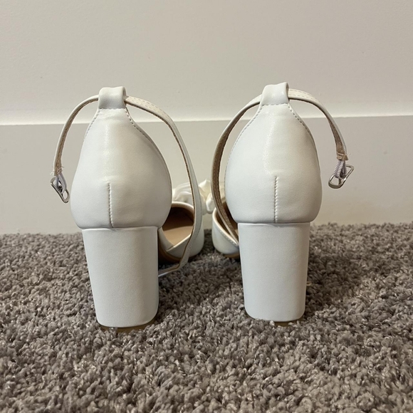 Elegant White Bow Women's Heels - Picture 4 of 4